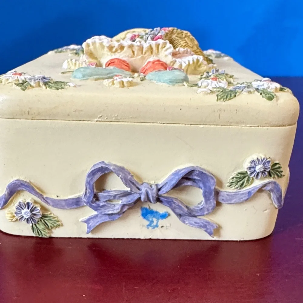 VTG Victorian Style Resin Jewelry Trinket Box 3D Girl Teddy Bear Basket Flowers
